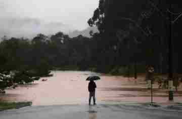 Porto Alegre fecha comportas de segurança para evitar inundação 